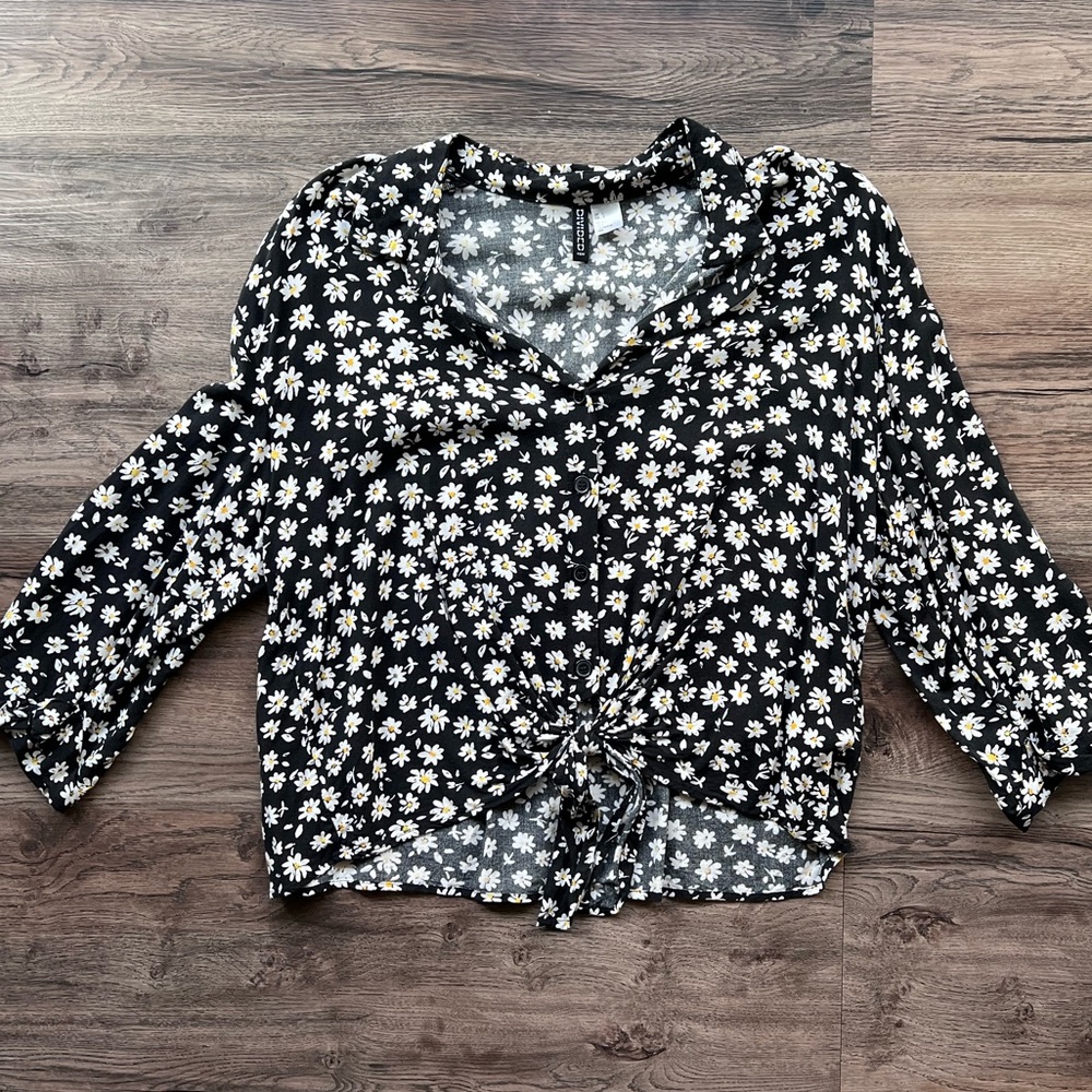 Divided / H&M Floral Button Tie Blouse